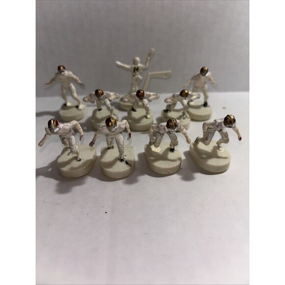 VNTG 11 Tudor Electric Football San Francisco 49ers Players & QB/Kicker Red Gold - Picture 6 of 9